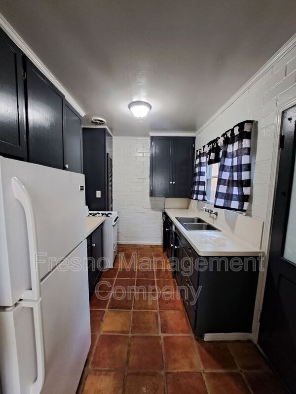 Building Photo - 2524-2540 N Maroa Ave