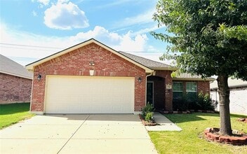 Building Photo - 704 White Fields Way