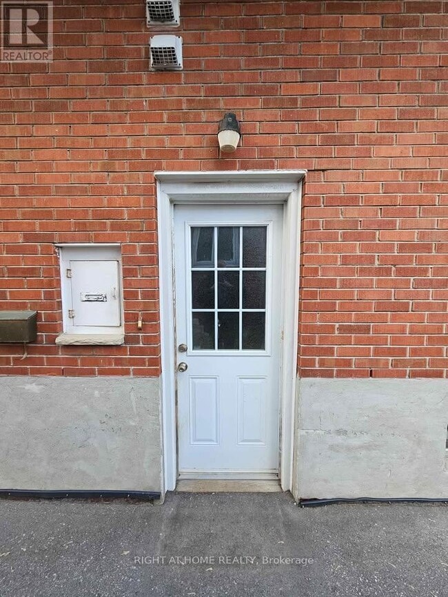 Building Photo - 707 Hortop St