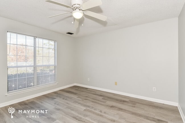 Foto del edificio - 505 Castlerock Ct