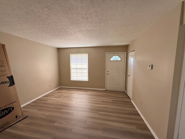 Building Photo - Hillview Area