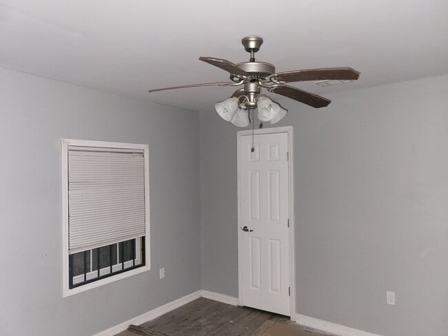 Building Photo - 3222 Beatrice Dr