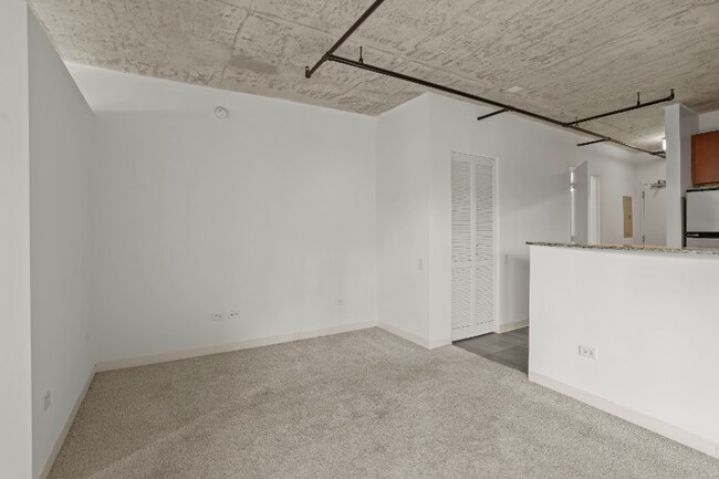 Photo - 910 S Clark St Apartment