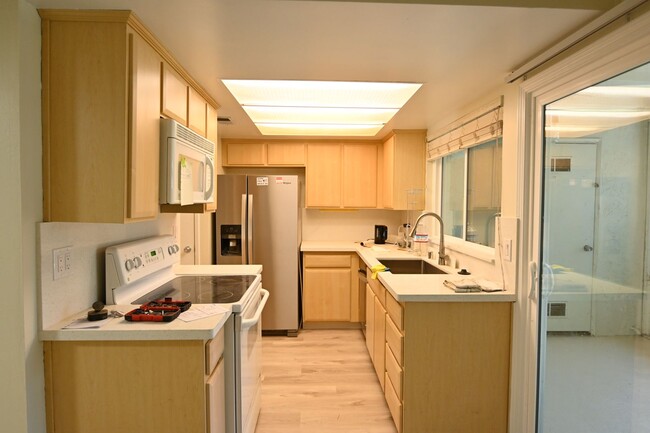 Building Photo - 215 Chantilley Ln
