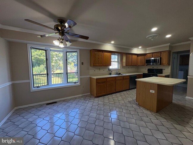 Building Photo - 902 Kirby Dr