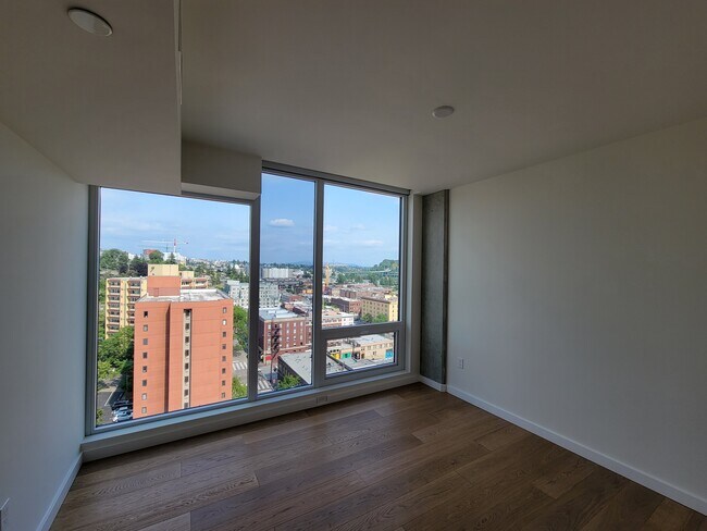 Beautiful view from the 16th floor - 450 S Main St
