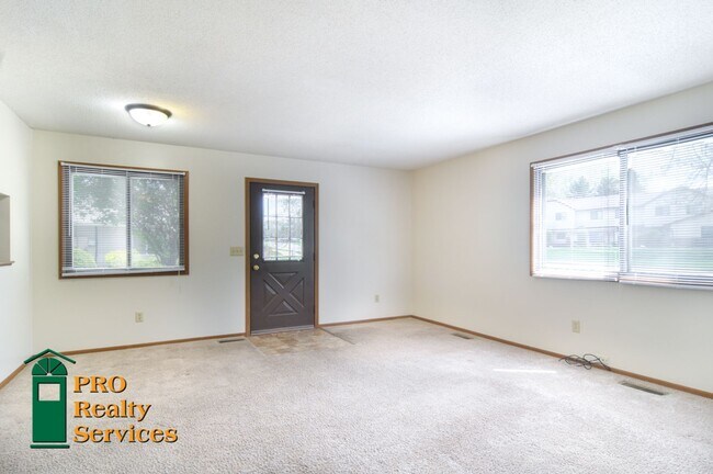 Foto del edificio - 2 Bedroom Townhome in Oakdale