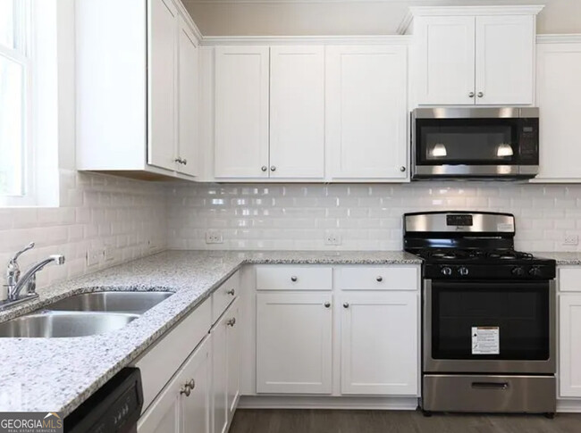Building Photo - 7670 Demeter Dr