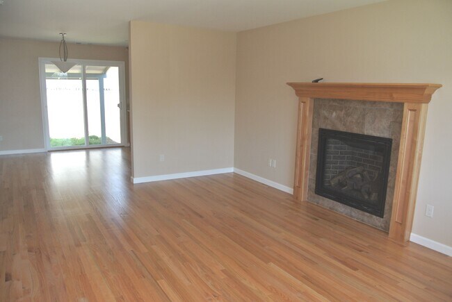 Building Photo - 3131 Cottage Park Ave
