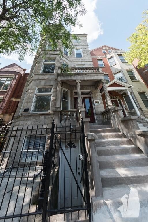 Primary Photo - 2 bedroom in Chicago IL 60614