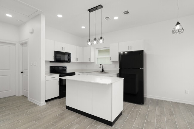 Building Photo - 1801 Atrium Place Dr