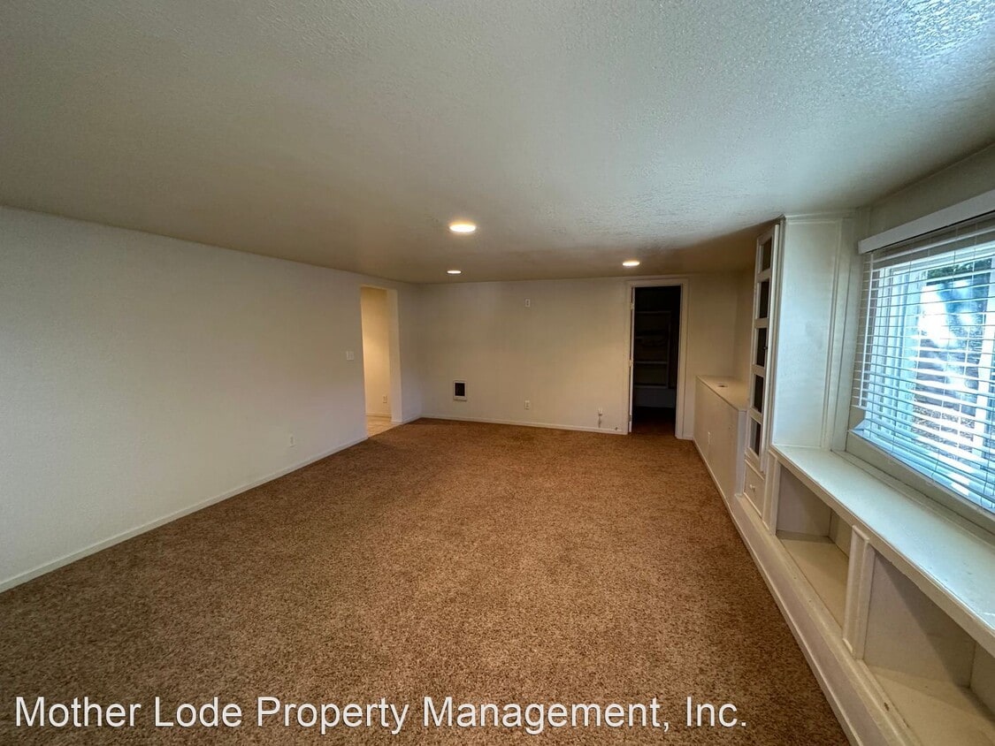 Primary Photo - 1 br, 1 bath House - 285 N Washington Street