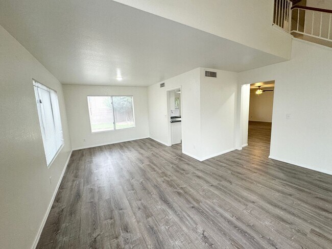 Building Photo - Stunning 4 Bedroom/2.5 Bath Home in Ahwatukee