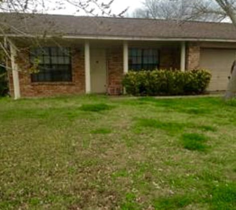 Building Photo - 3 Bedroom 2 Bath