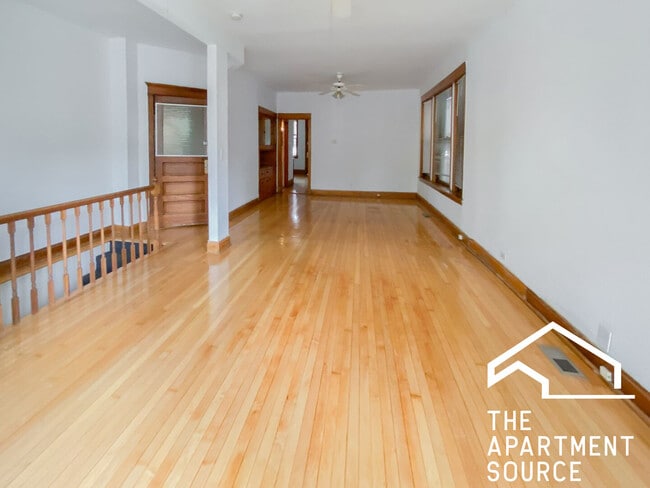 Building Photo - 3637 N Paulina St