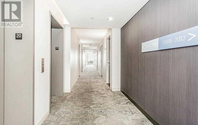 Photo du bâtiment - 2560 Eglinton Ave W