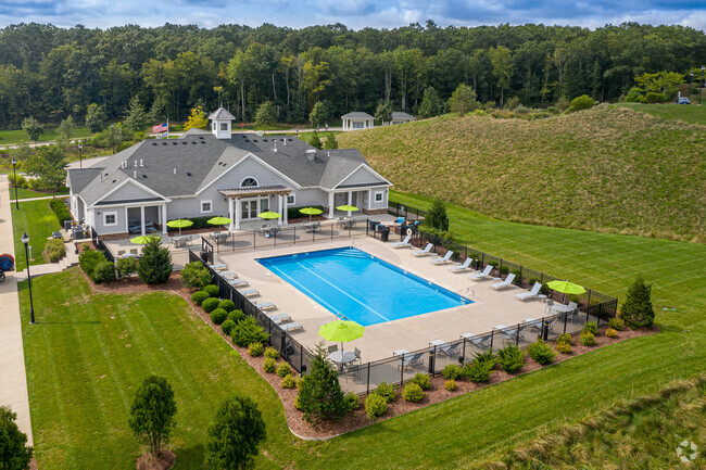 Clubhouse Pool - The Sound at Gateway Commons