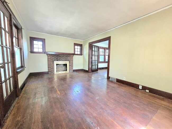 Building Photo - 1226 Blaine Ave