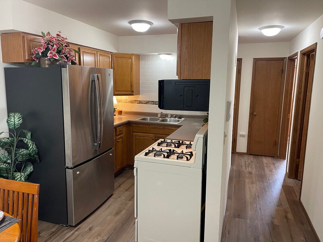Cocina y pasillo - 6850 W Kathleen Ct