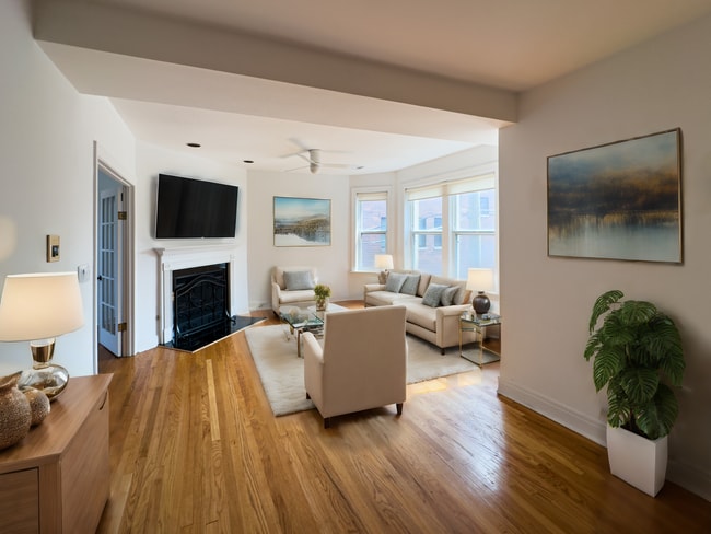Living Room - 742 W Melrose St