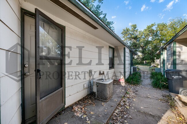 Foto del edificio - 1763 N Woodrow Ct