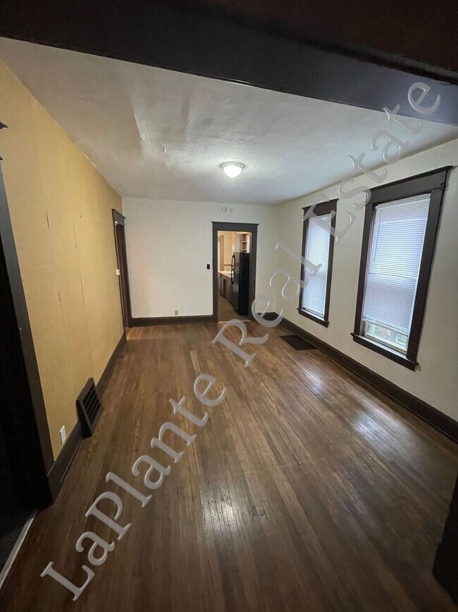 Building Photo - 743 Forsythe St