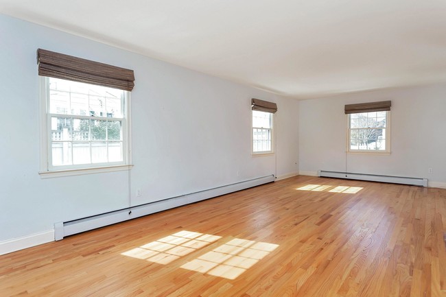 Foto del edificio - 14 Juniper Rd