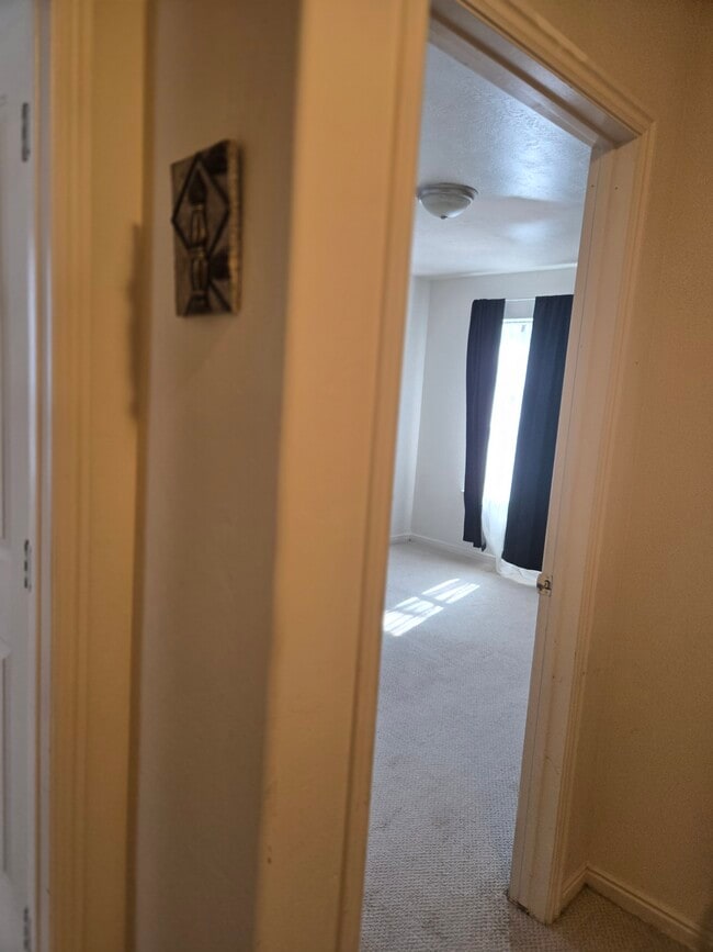 Building Photo - 862 Simondi Ave