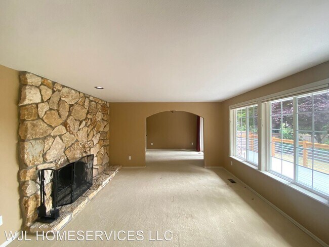 Building Photo - 4 br, 2.5 bath House - 15802 SE 47th St