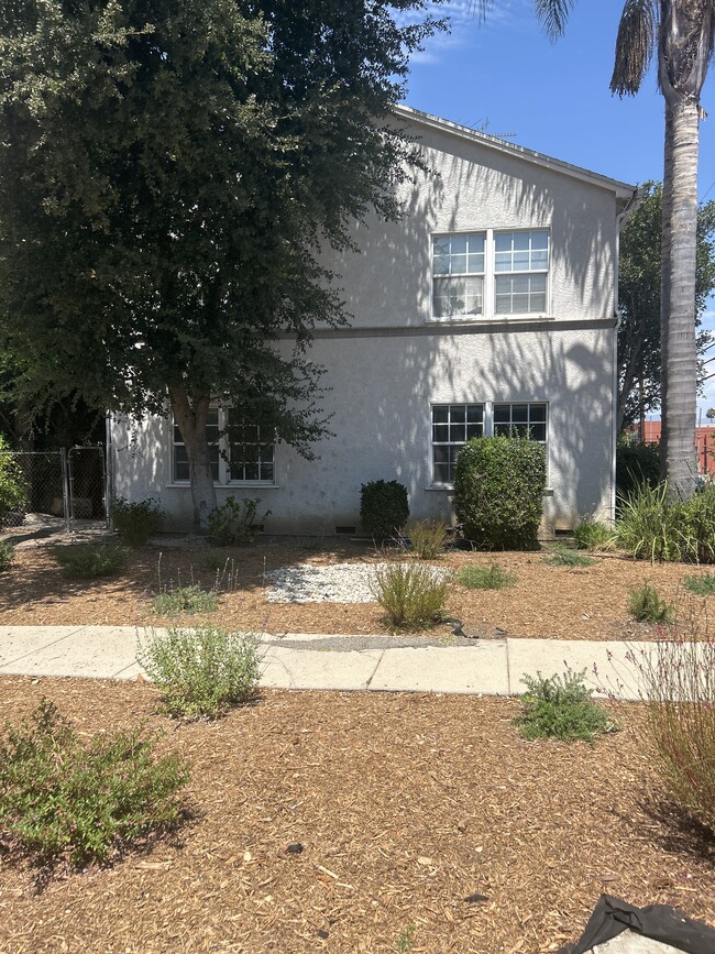Building Photo - 4303 Beverly Glen Blvd