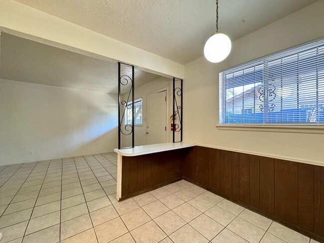 Building Photo - 206 Princeton Dr SE