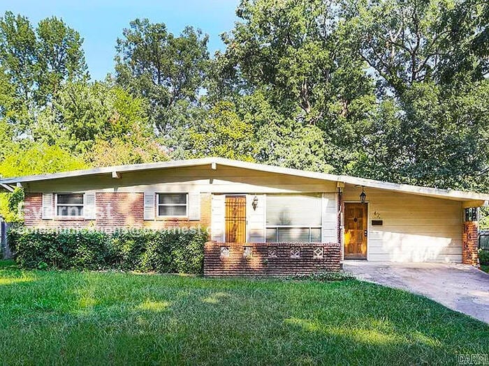 Primary Photo - 401 Oak Ln