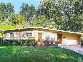 Building Photo - 401 Oak Ln