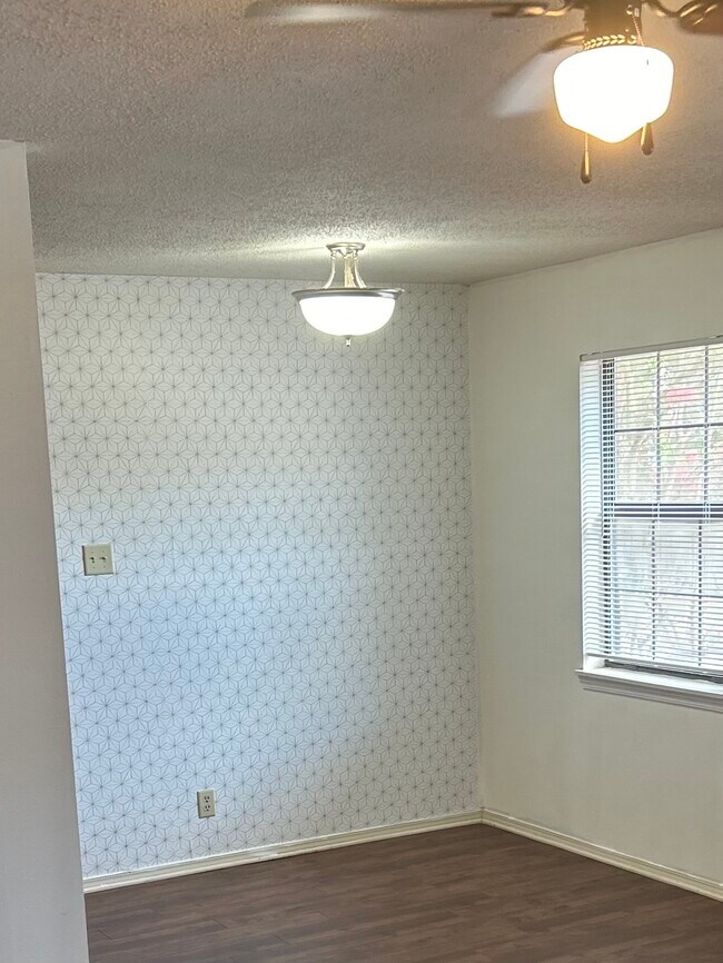 Building Photo - 103 Willow Ridge Dr