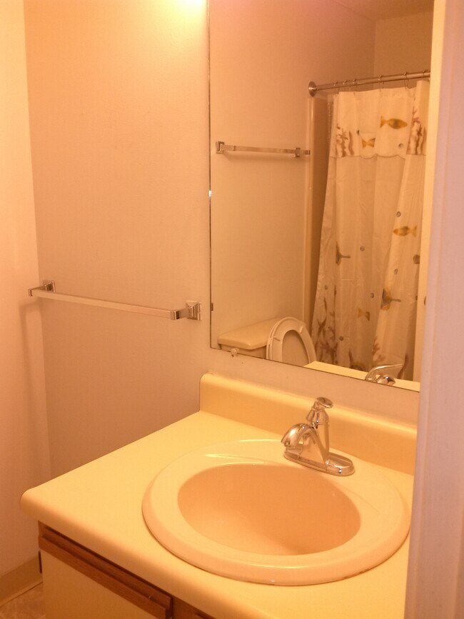 Foto del edificio - 335 Lilac Ln