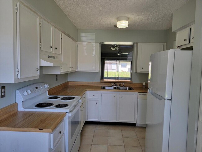 Foto del edificio - 6010 Indrio Rd