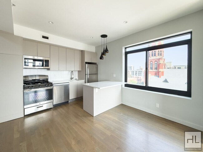 Foto del edificio - Bushwick Avenue / Spacious 2-Bed 1-Bath / ...