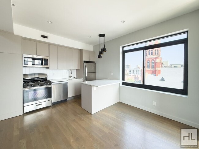 Building Photo - Bushwick Avenue / Spacious 2-Bed 1-Bath / ...