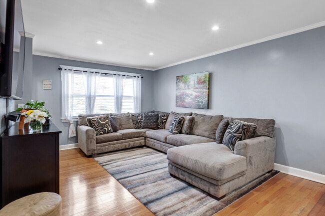 Living Room - 969 Braun Ter House