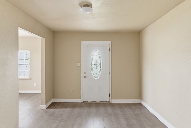 Building Photo - 2411 Leffingwell St