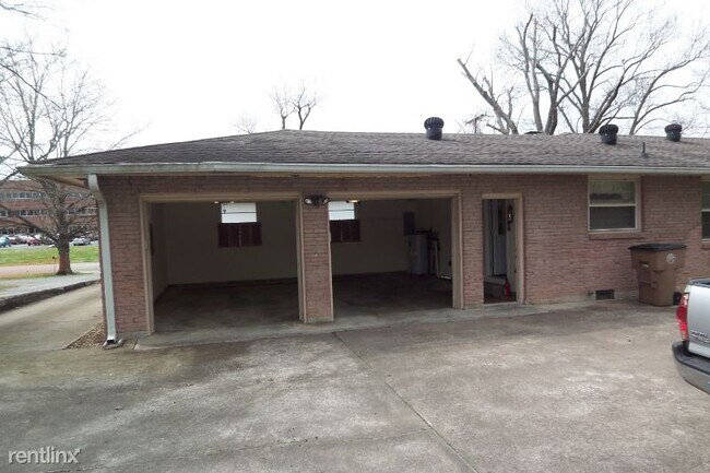 Building Photo - 3 br, 1 bath House - 2878 Elm Hill Pike