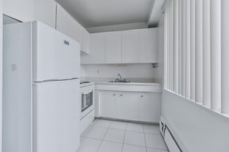 Building Photo - 48 Isabella St