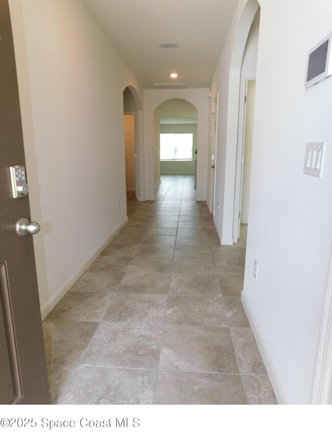 Foto del edificio - 739 Forest Trace Cir