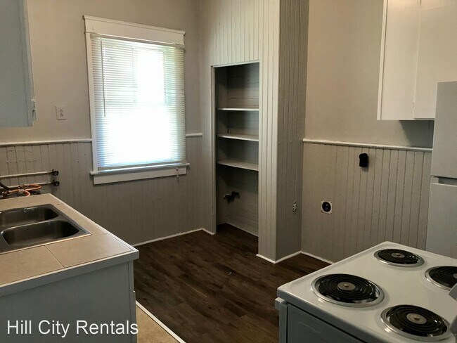 Building Photo - 3 br, 1 bath House - 207 C Street