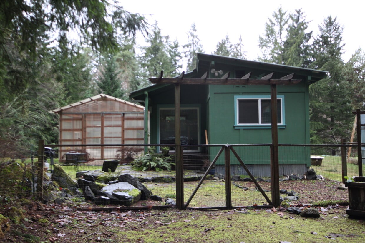 16849 129th Ln SW, Vashon, WA 98070 House Rental in Vashon, WA