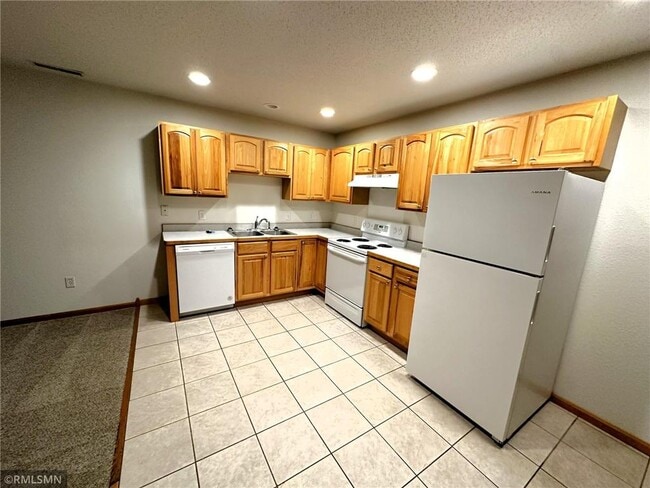 Building Photo - 1285 Pinewood Trail