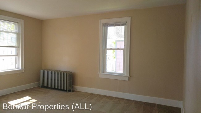 Building Photo - 1811 N Warren Ave