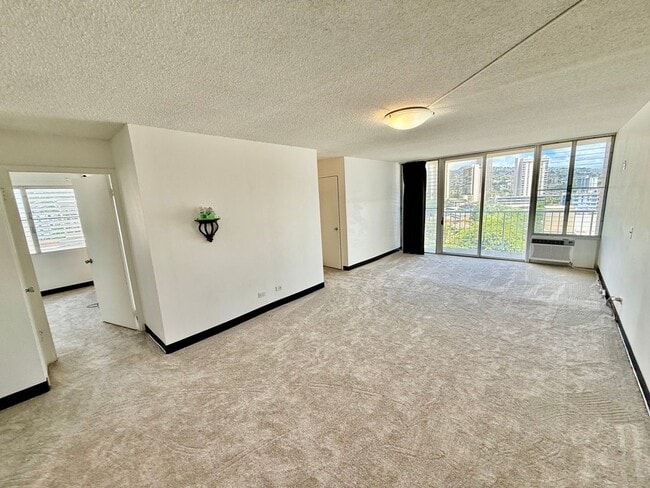 Building Photo - Kapiolani Royale – 2BD/2BA/1 Parking – All Utilities Included
