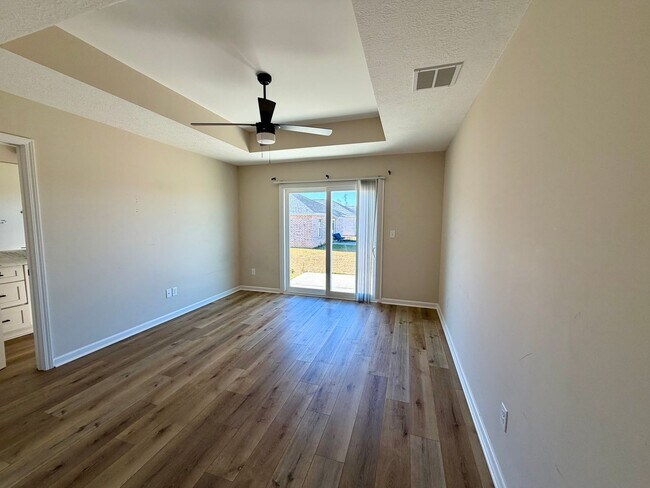 Foto del edificio - 3 Bed 2 bath