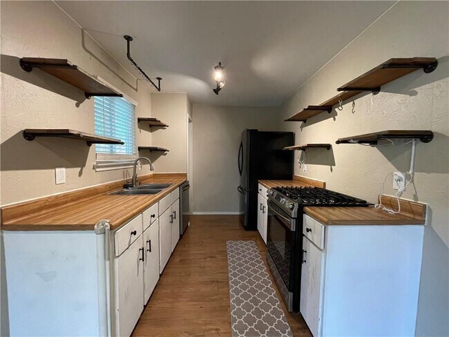 Building Photo - 4103 Stonecroft Dr